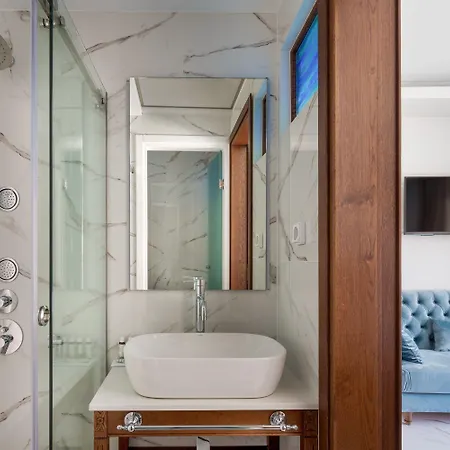 Апартаменти Vener Luxury